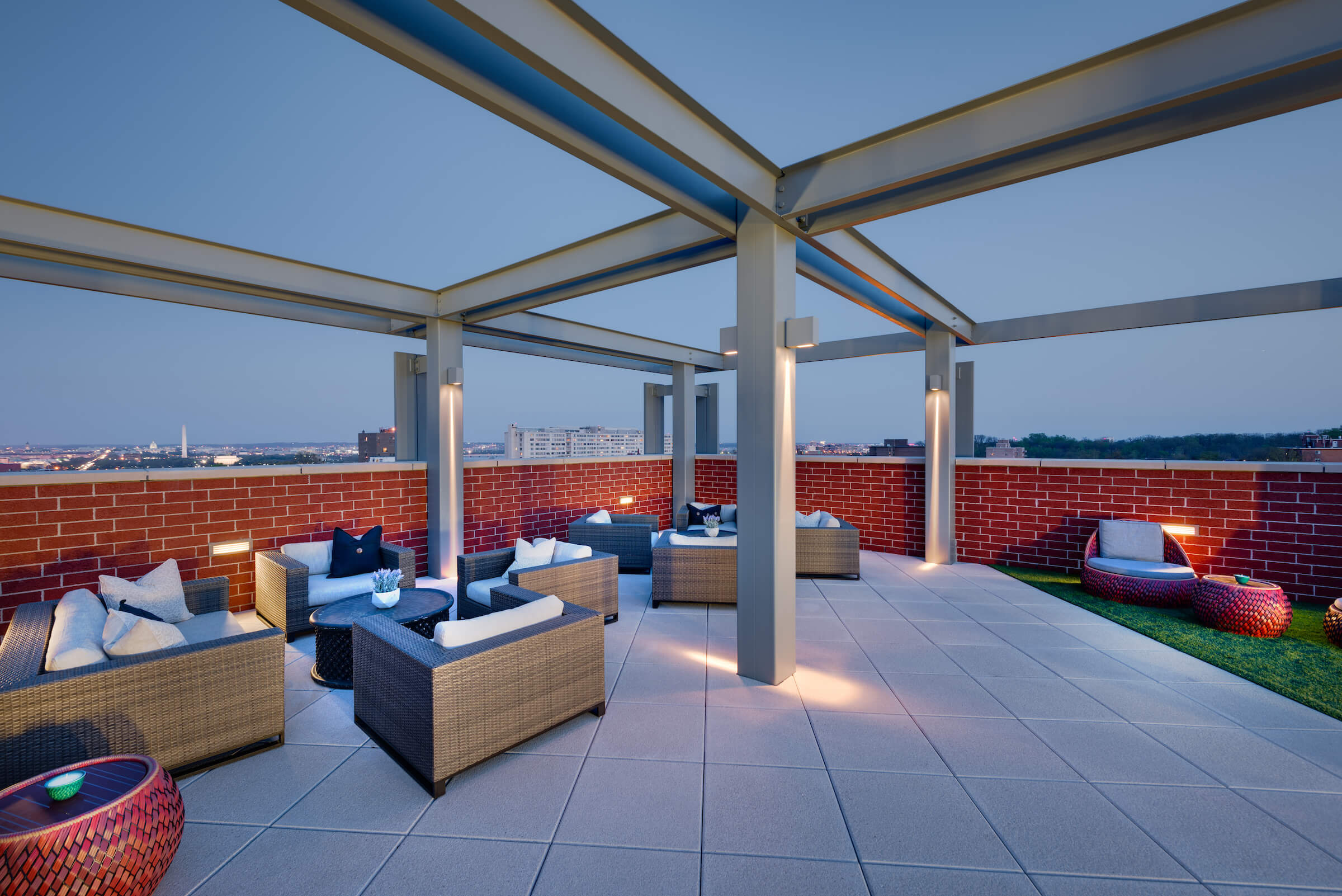 Snuggle up for a romantic sunset over our Nation's Capital.